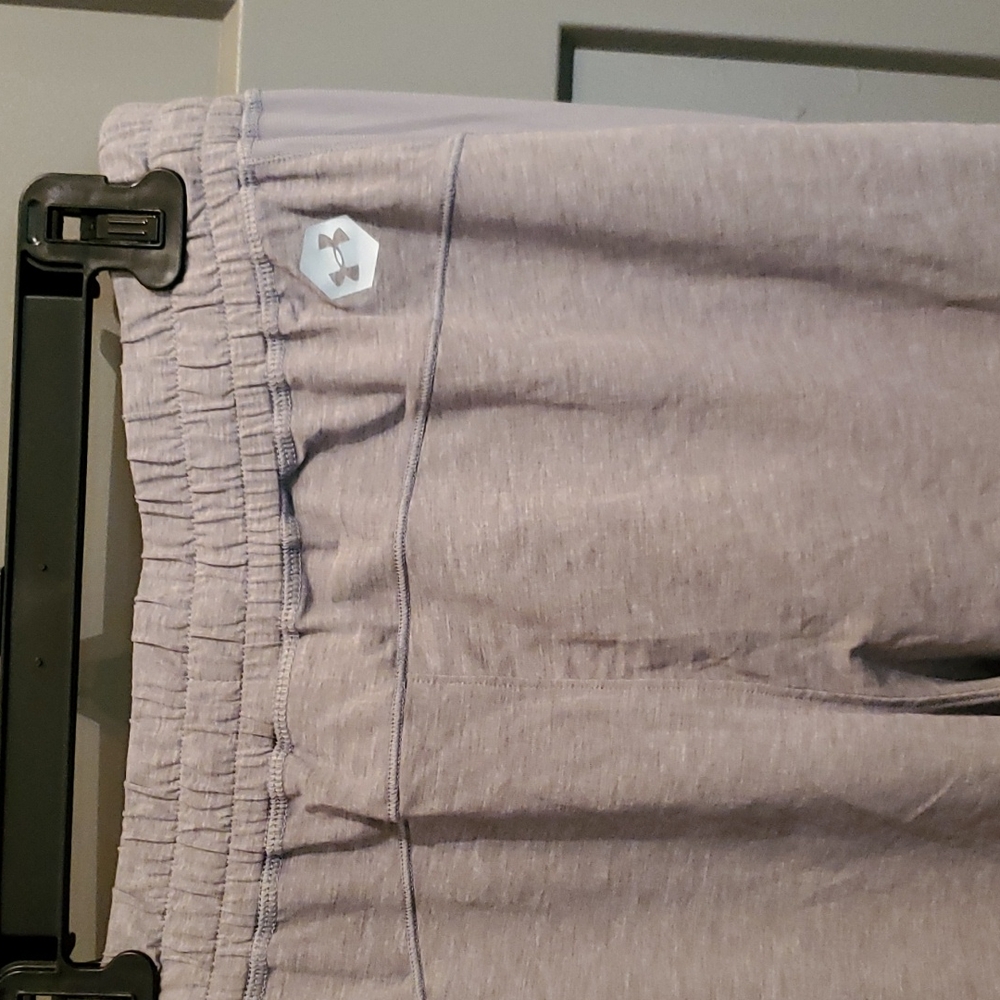 NEW Under Armour brand ladies lounge sz L - NEW WITH TAGS ATTACHED